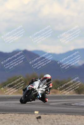 media/Nov-16-2025-Race Pace (Sun) [[8c5fa54630]]/Non Verified Riders (1st 20 Minutes)/5-Turn 15 (110pm)/